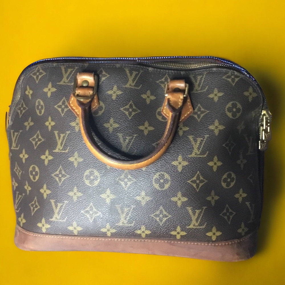 LOUIS VUITTON Alma MM